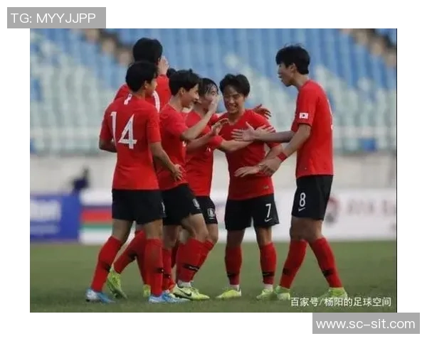 小孩们与足球明星亲密接触感受梦想的力量与激情 小孩们与足球明星亲密接触感受梦想的力量与激情